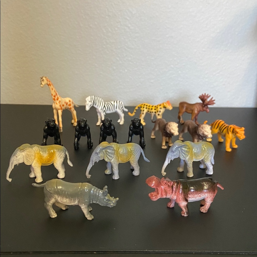 16 Mini Safari and Jungle Animals Toy Set for Kids - Multicolor